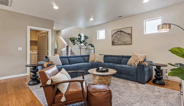 Spacious home centrally located by Autzen Stadium