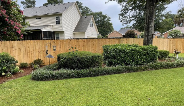 Spacious home with newly decorated sunroom. Close to I-20