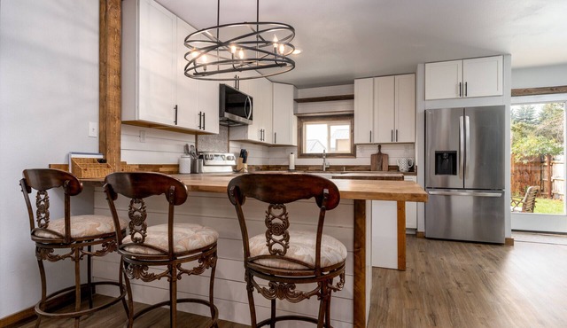 Spacious & Modern Anaconda Home