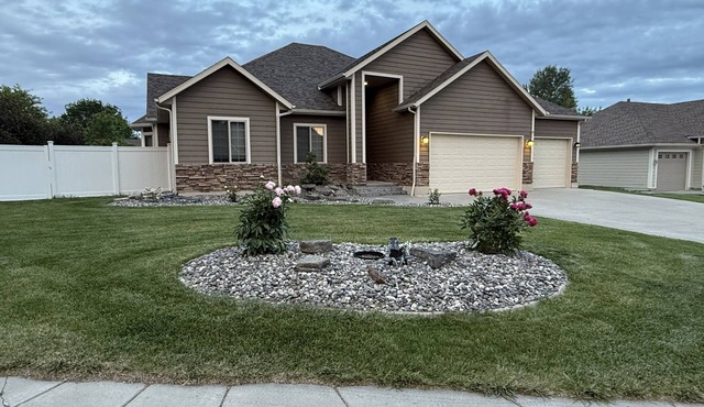 Spacious Modern Home with a Perfectly Convenient Location!