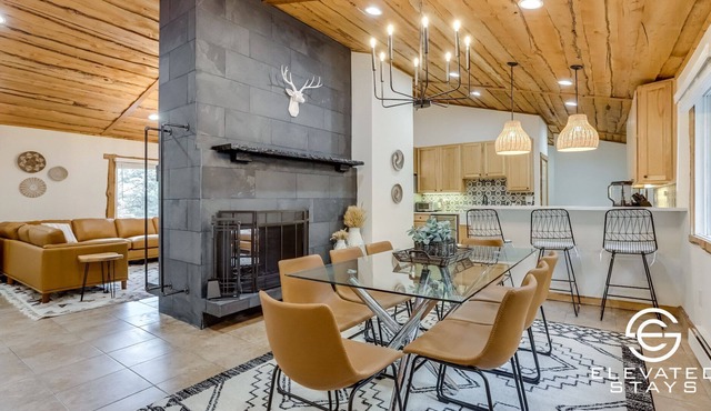 Spacious Mountain Getaway W/ Game Room