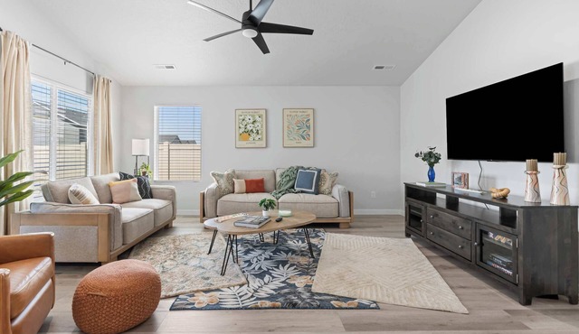 Spacious New 4BR - Single Level Home - Pool Access