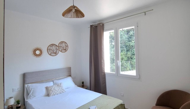 ☆Spacious New 5-Room Apartment (3 Bedrooms) Less Than a 5-Minute Drive from the Beaches ☆