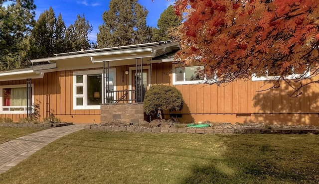 Spacious ranch style home snuggled in the West Hills neighborhood of Bend
