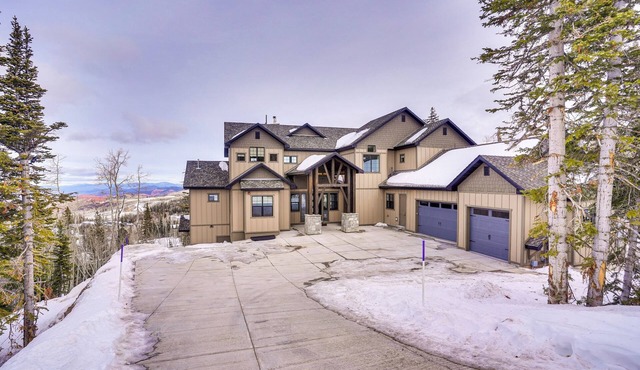 Spacious Utah Escape w/Balcony & Mountain Views!