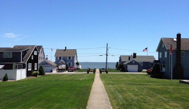 Spacious yard and view of Long Island Sound- walk to secluded beach!