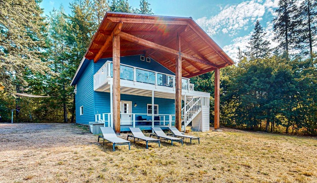 Spirit Lake Waterfront Cabin