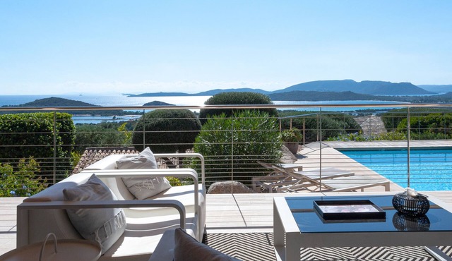 Splendid 5bed villa with sea view and heated pool near beach Cabanon Bleu St Cyp