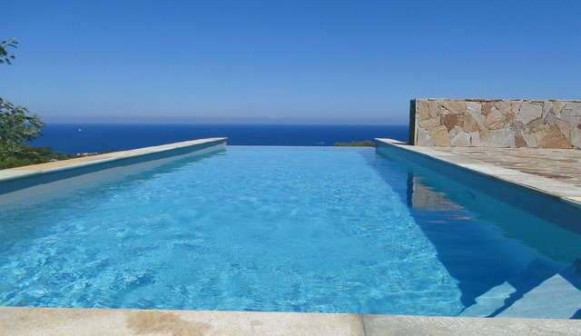 Splendid architect-designed villa above Ile Rousse with 180° sea view