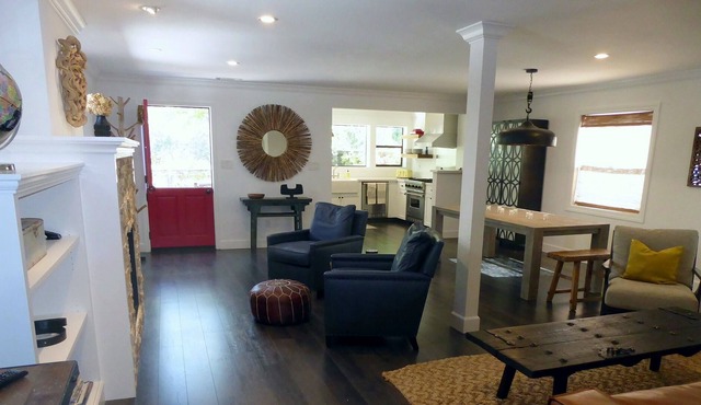 St. Helena Bungalow Steps from Main Street | Pet Friendly | 30 Day Minimum