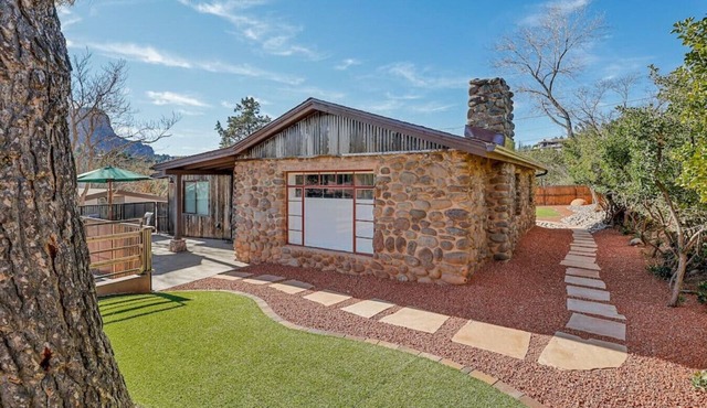 Stargazer’s Inn, Red Rock Views! 1 mi. to Uptown