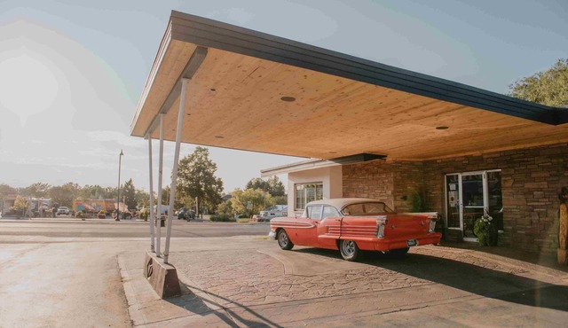 Stay at a 1950s Classic Motel in Bozeman
