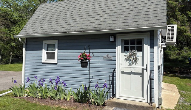 Stay at this charming one bedroom cottage and enjoy exploring the Finger Lakes.