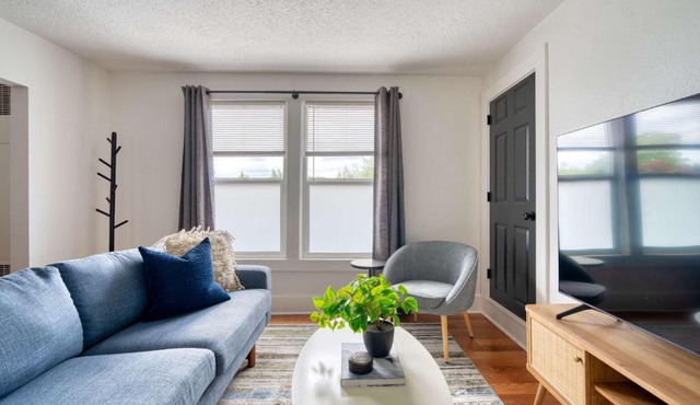 Stay Portland - La Casa Burnside - Local Eateries, Shops, and Bars