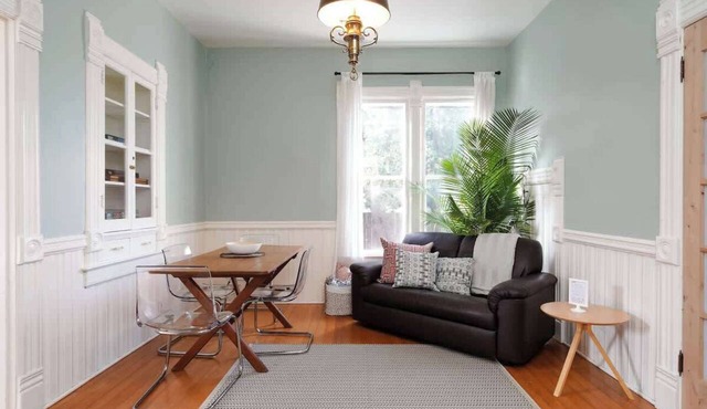 #StayInMyDistrict Sunnyside Vintage Charmer