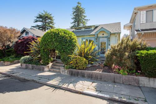 Steps to Sand: 'Beach Hill Bungalow' w/Patio