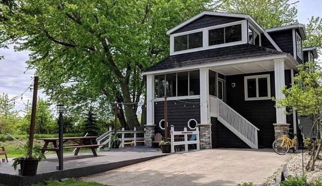 Steps to the Lake – Family-Friendly Getaway
