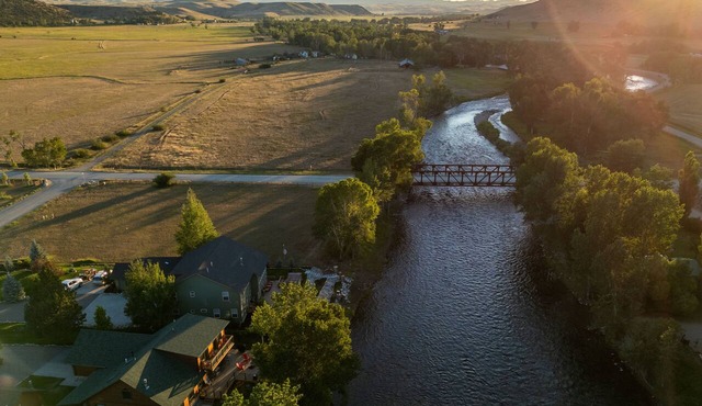 Stillwater Riverfront Luxury Cabin, Fishing & Yellowstone