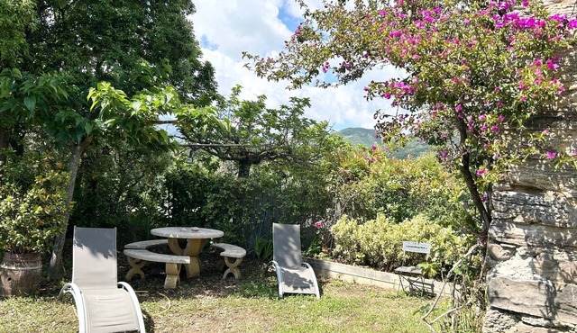 Stone casetta 3km from the sea near the port of taverna and moriani beach
