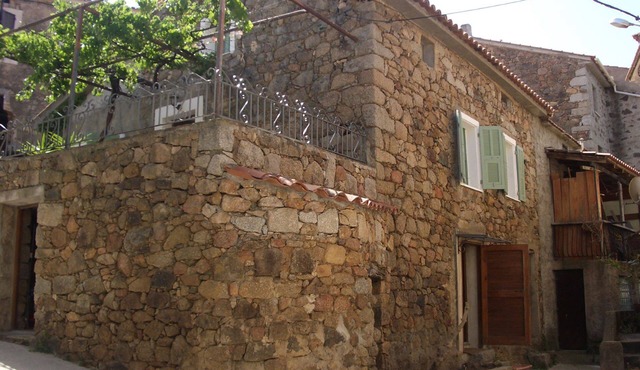 STONE HOUSE 55M2 15 MINUTES FROM THE SEA