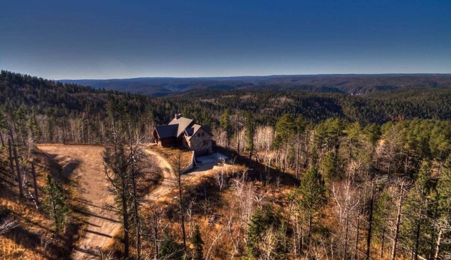 Stone Lodge-Panoramic Views, Lots of Space!