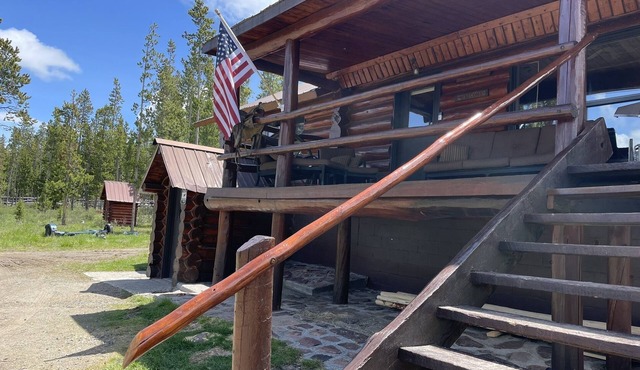 Stratton Ranch - Wyoming Getaway Cabin - 4 bed/2 bath WY Cabin!