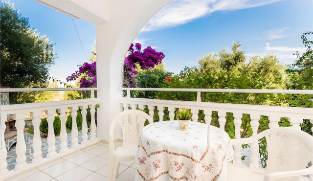 Studio Apartment '1' with Private Terrace, Wi-Fi and Air Conditioning