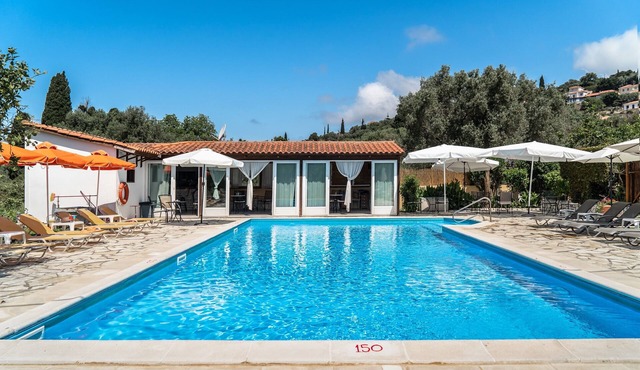 Studio Apartment 'Marketos Studio 1' with Shared Pool, Wi-Fi and Air Conditioning