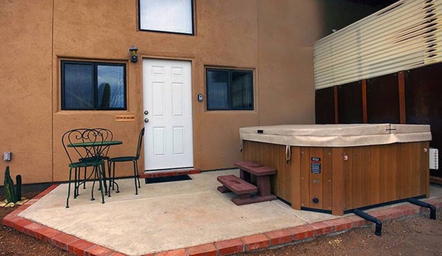 Studio De Saguaro-Hot Tub Retreat at Alma Del Sol