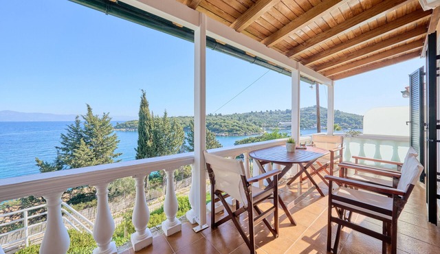 Studio 'Dolphin 2' with Sea View, Wi-Fi and Air Conditioning