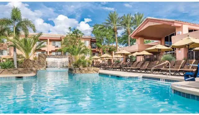 Studio Suite at Scottsdale Resort (Sleeps 4!)