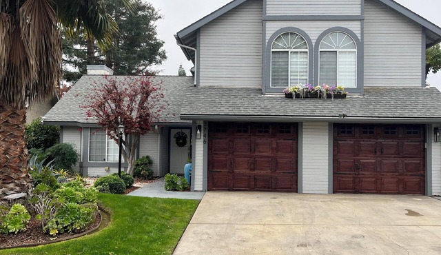 Stunning house, Pool, Firepit & home office in gated NW Fresno Neighborhood