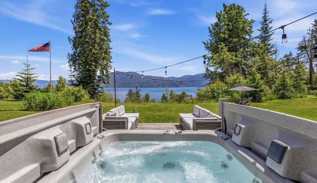 Stunning Lakeview Tiny Home w/Private Hot Tub