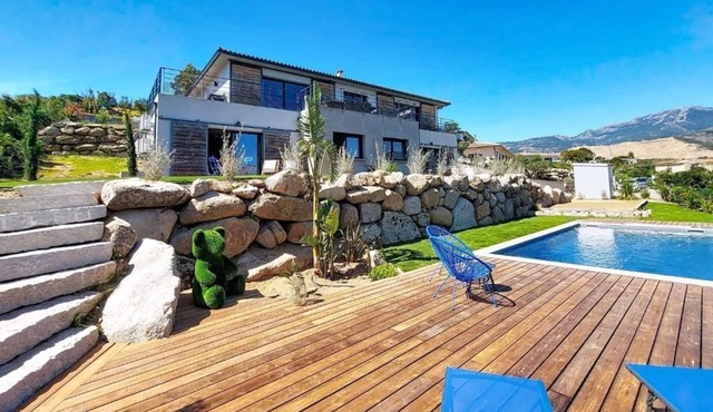 Stunning villa with a private pool, 20 minutes from the beaches and 10 minutes from the airport
