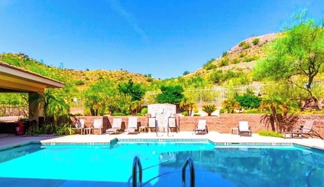 Stunningly Furnished 2 Bedroom Condo with Mountains Views and Resort Amenities