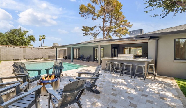 Stylish Family-friendly 5 bedroom just 2 miles from Old Town Scottsdale.
