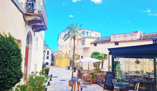 Sublime atypical apartment with terrace in the heart of ERBALUNGA