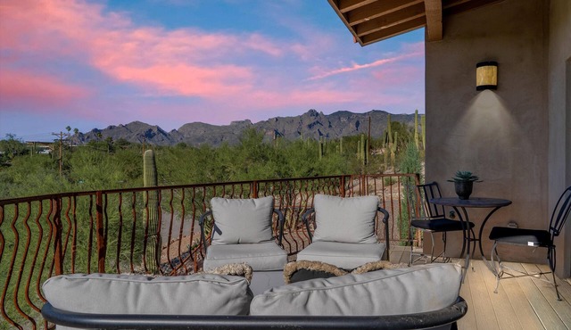 Summer at Calle Luz w/Mountain Views & Steam room