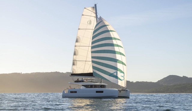Sun-Kissed Sailing Adventure in Bonifacio, Córcega