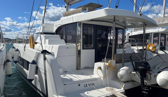 Sun-Kissed Sailing Adventure in Córcega