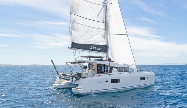 Sun-Kissed Sailing Adventure in the Stunning Islas Cícladas
