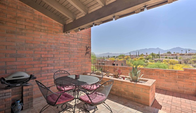 Sun-Soaked AZ Townhome w/Private Patio & Mtn View