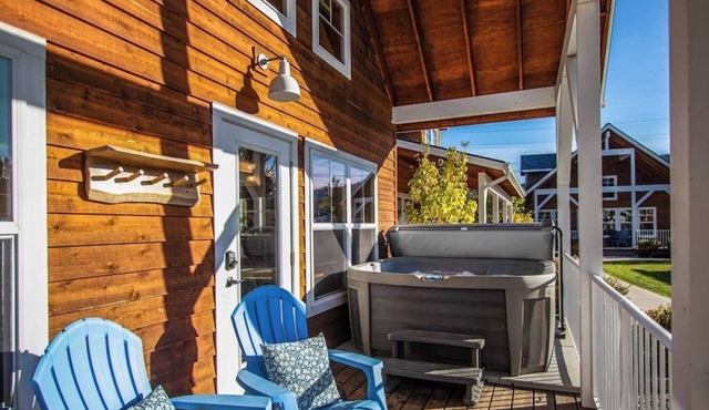 Sunlit, dog-friendly home with hot tub, gas fireplace, & washer/dryer