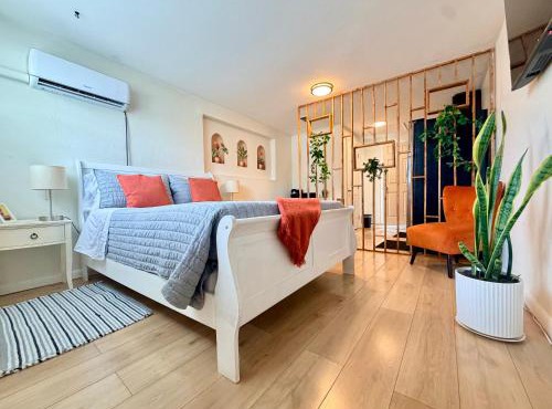 Sunny Baldwin Park Studio Walk to Cafés & Downtown Orlando