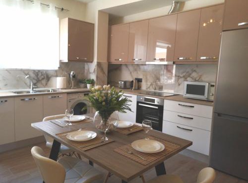 SUNNY HOLIDAYS APARTMENT