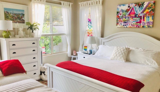Sunny Surprise Retreat for Relaxing and Recharging.
