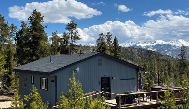 Sunrise Ridge - Cozy Cabin, Hot Tub, Awesome Views