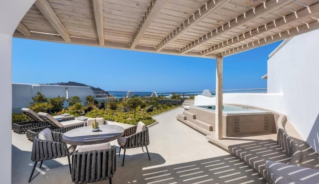 Sunset Superior Suite with outdoor Hot Tub