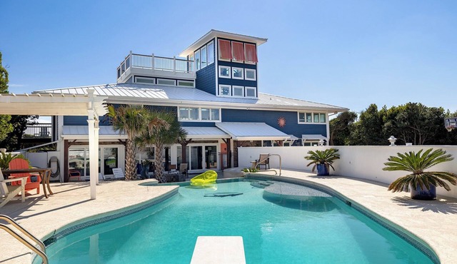 Sunshine Estate - Oceanfront House, 8BR, 5BA, Pine Knoll Shores