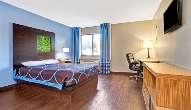 Super 8 by Wyndham Louisville Airport